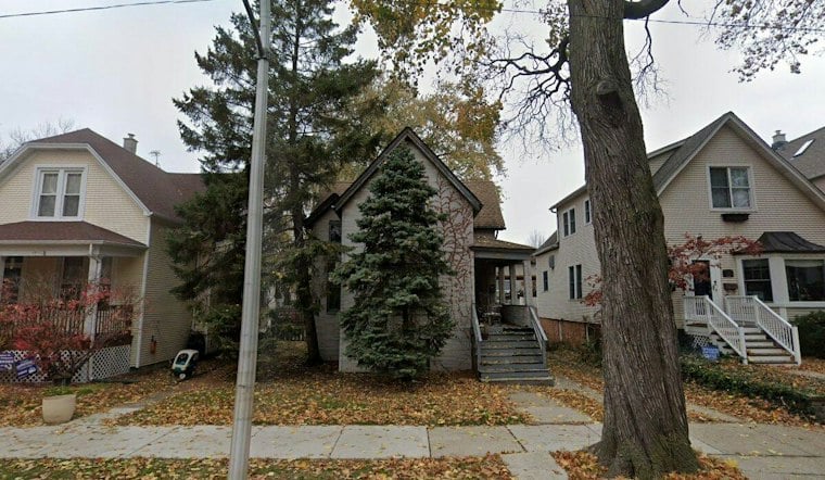 Ravenswood Teardown Gives Way to Two-Flat With Rooftop Deck on Eastwood