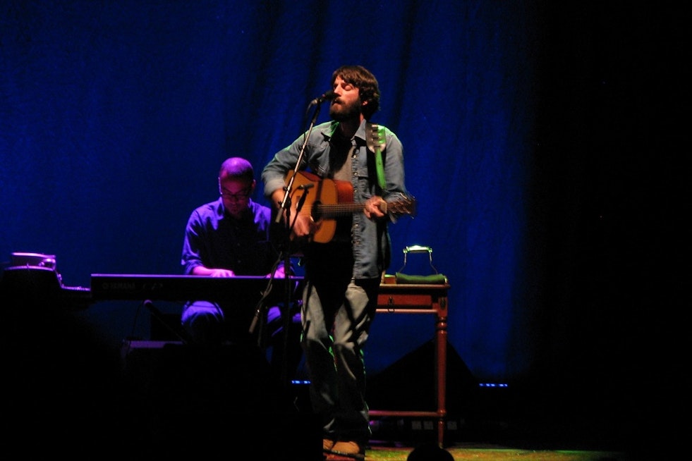 Ray LaMontagne Collapses Onstage at Ryman, Bounces Back a Night Later