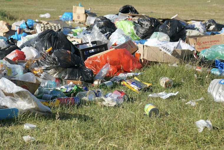 Riverdale Townhomes Buried in Trash for Years as HOA Skips Meetings, Dodges Records
