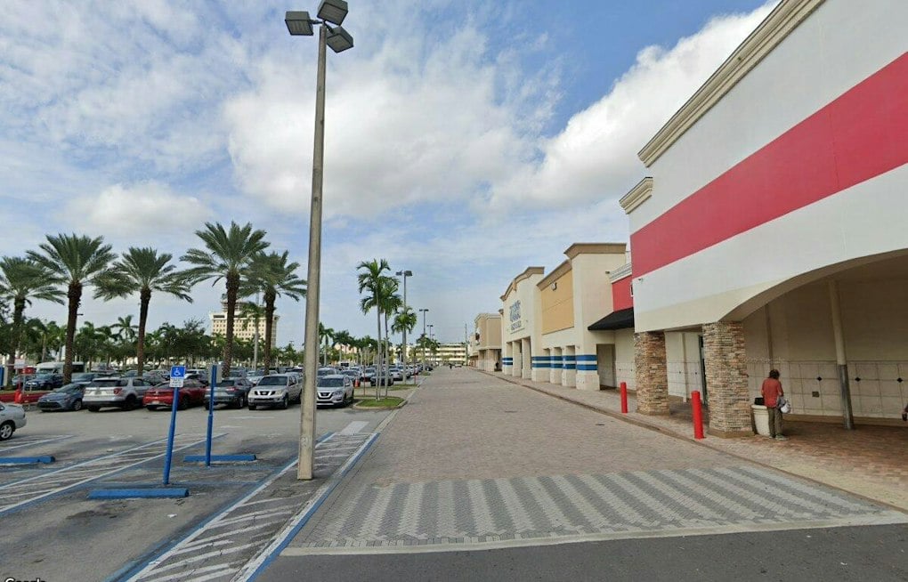 Roach Sighting Puts Hallandale Beach Winn-Dixie On Verge Of Delivery Ban