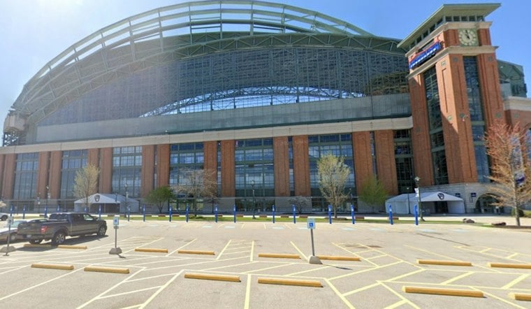 Rockford veteran, 102, sings with Brewers crowd on Sept. 11