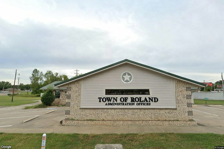Roland Mayor Gavels Down Resident, Demands Her Arrest, Cops Say No