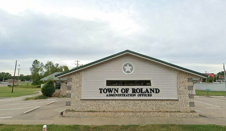 Roland Mayor Gavels Down Resident, Demands Her Arrest, Cops Say No