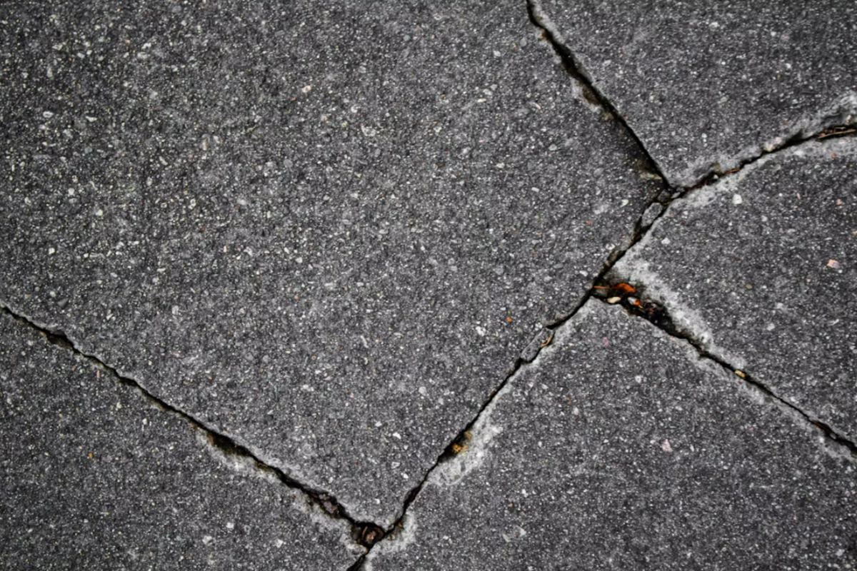 Rolling Ridge Club Residents Walk in the Street as Sidewalks Crack, City Says Pay Up