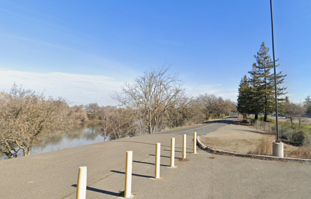 Sacramento Approves New Levee Fences, Deepening Fight Over River Trail Gap
