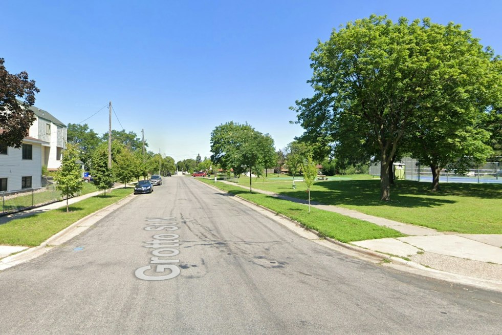 Saint Paul Teen Says Man Pressed Gun to Her Head During Saint Albans Street Traffic Stop