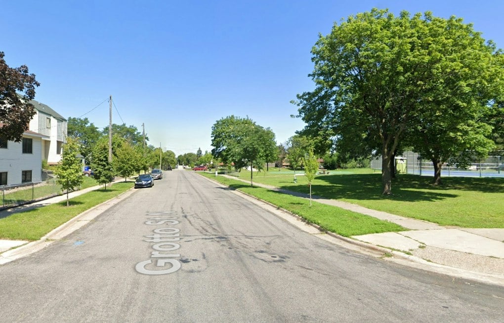 Saint Paul Teen Says Man Pressed Gun to Her Head During Saint Albans Street Traffic Stop