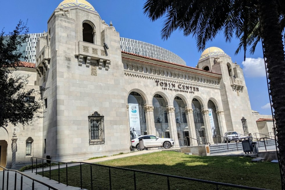 San Antonio Orchestra Opens Season With World Premiere of Violin Concerto
