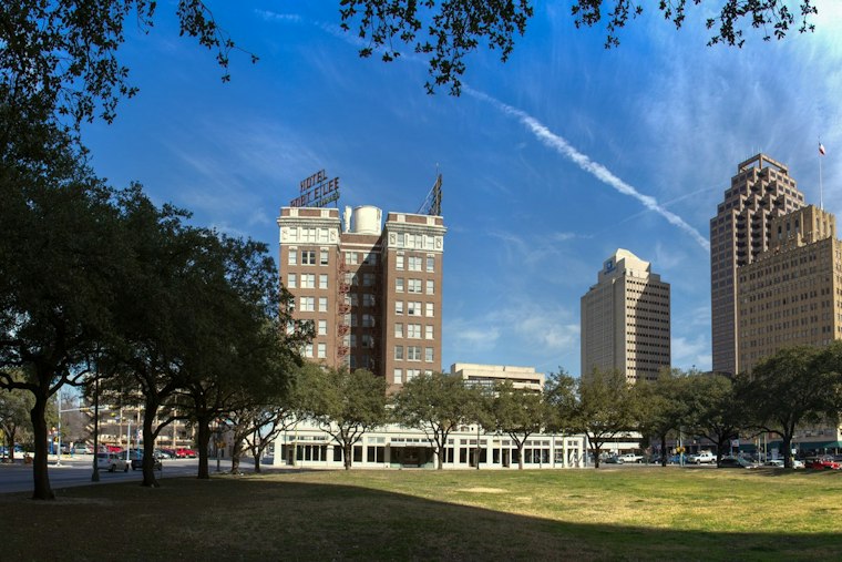 San Antonio Sizzles: 98-Degree Blast, No Rain Relief in Sight