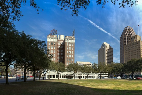 San Antonio Sizzles: 98-Degree Blast, No Rain Relief in Sight