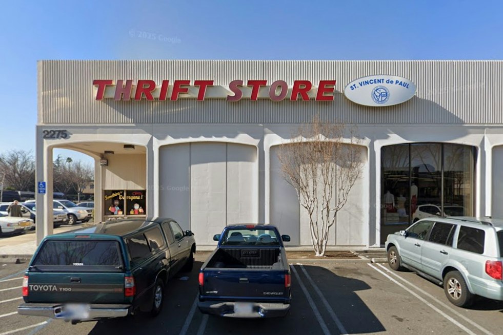 SE Portland Thrift Shop Finds Hundreds of Needles, Tires Dumped Overnight