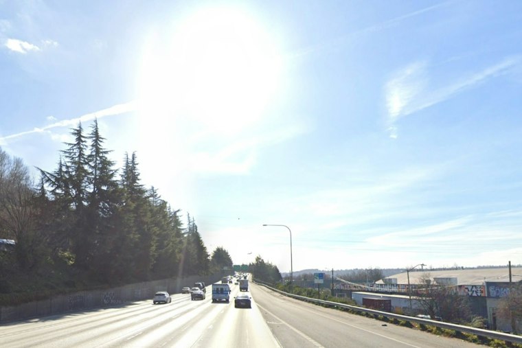 Seattle Scores Sunny Sunday Before Tuesday Morning Soaker Hits