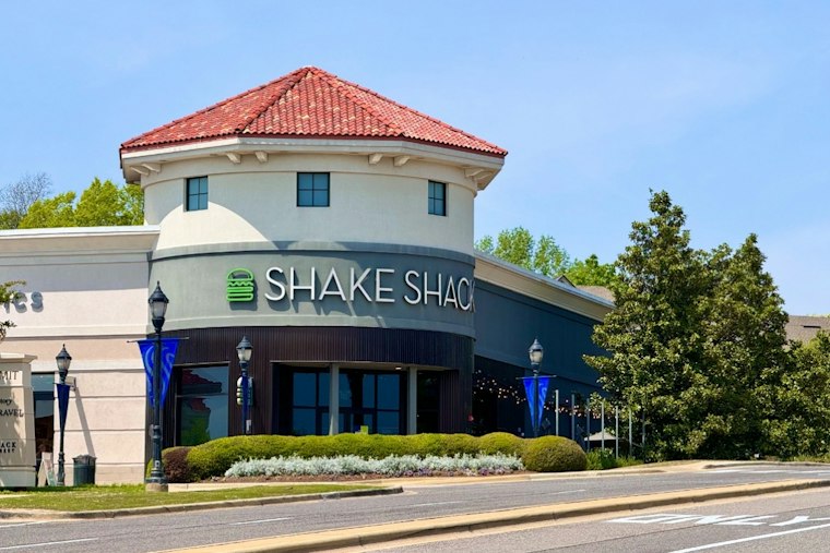Shake Shack Opens 10th Nevada Shack at Town Square, Free Totes on Tap