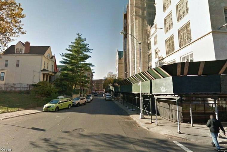 Shooter Fires Shots at South Bronx Intersection, Flees on Two-Wheeler