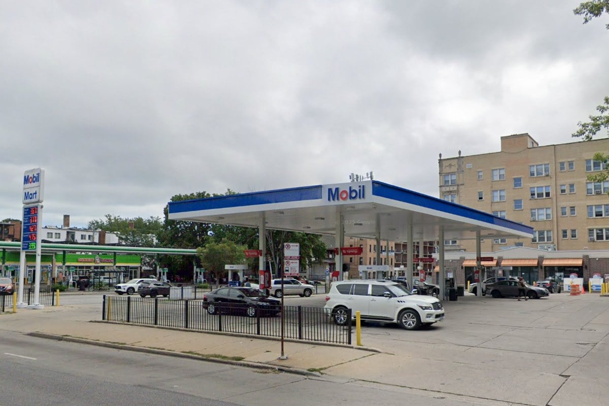 hoodline.com - Jo Marquez - South Shore Gas Station Hit in ATM Crash-and-Grab
