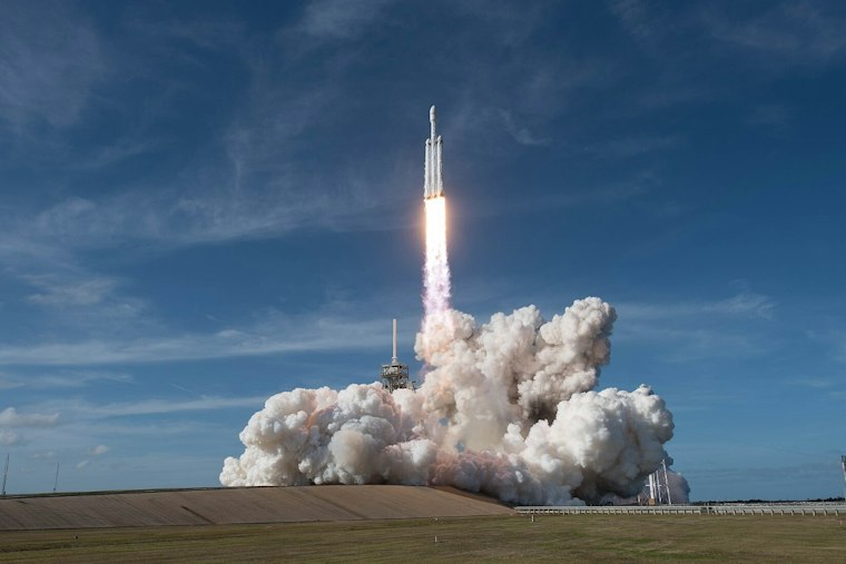 SpaceX Eyes Monday for Starship's First-Ever Trip Into Earth Orbit