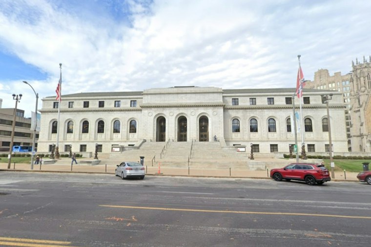 St. Louis Man Accused of Exposing Himself Outside Central Library, Held Without Bond