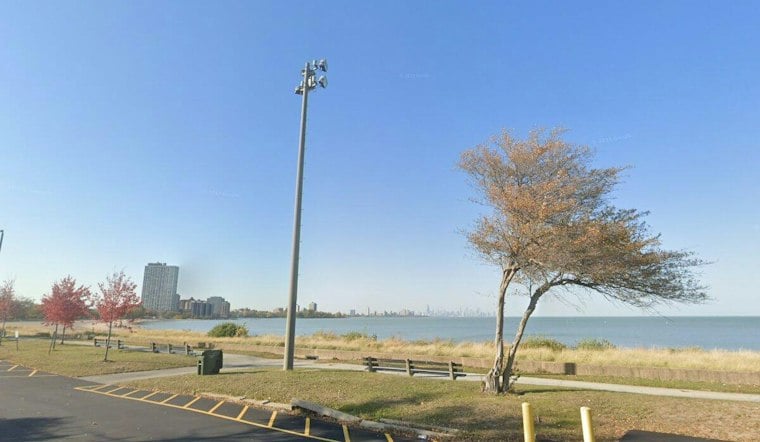 Stay Off The Piers: Wind-Whipped Lake Michigan Kicks Off Chilly Week In Chicago