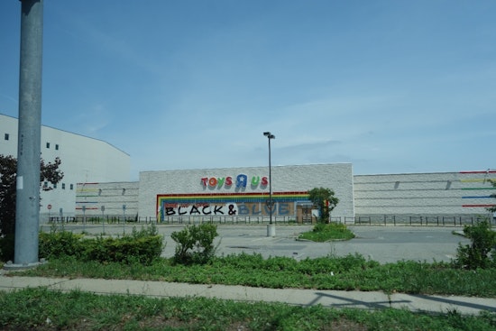 Stephon Marbury Turns Empty Marine Park Toys 'R' Us Into Pickleball, Wellball Hub