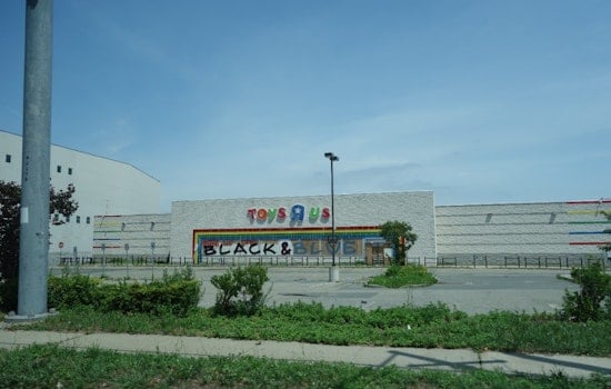 Stephon Marbury Turns Empty Marine Park Toys 'R' Us Into Pickleball, Wellball Hub