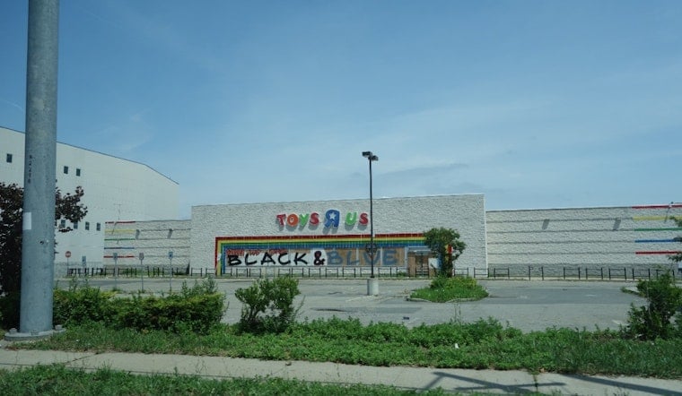 Stephon Marbury Turns Empty Marine Park Toys 'R' Us Into Pickleball, Wellball Hub