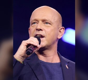Steve Hilton Confronts Westlake Street Vendors, Vows to Overturn CA Vending Law