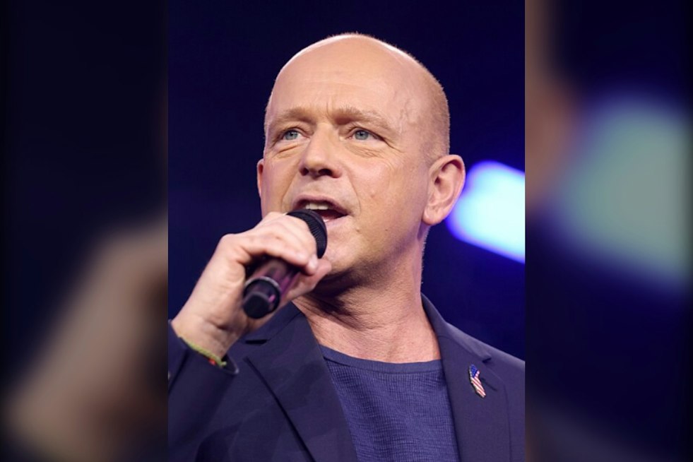 Steve Hilton Confronts Westlake Street Vendors, Vows to Overturn CA Vending Law