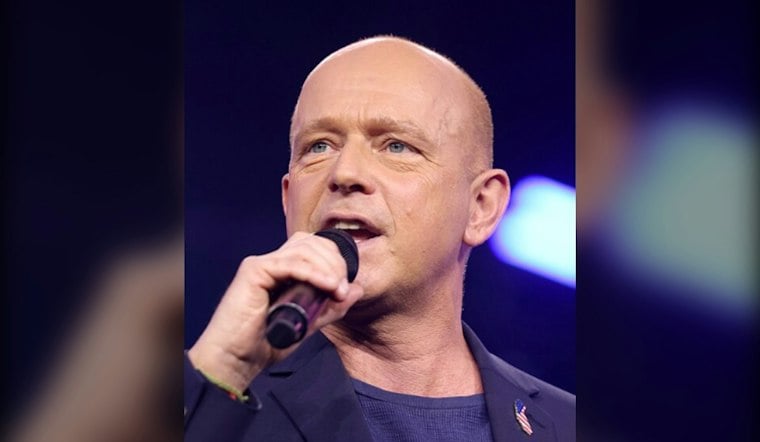 Steve Hilton Confronts Westlake Street Vendors, Vows to Overturn CA Vending Law