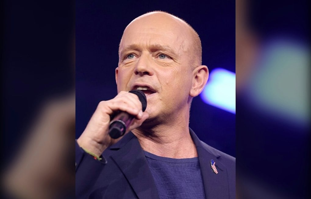 Steve Hilton Confronts Westlake Street Vendors, Vows to Overturn CA Vending Law