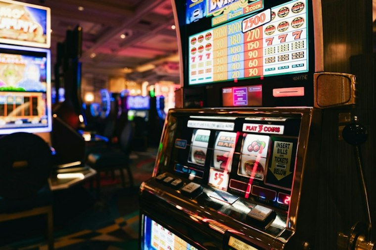 Stockton Gambler Draws Five Aces, Wins $135,995 at Elk Grove Casino