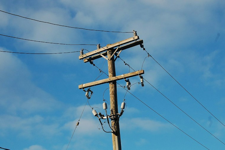Pole Fire Knocks Out Power to 4,500 West Seattle, South Park Customers
