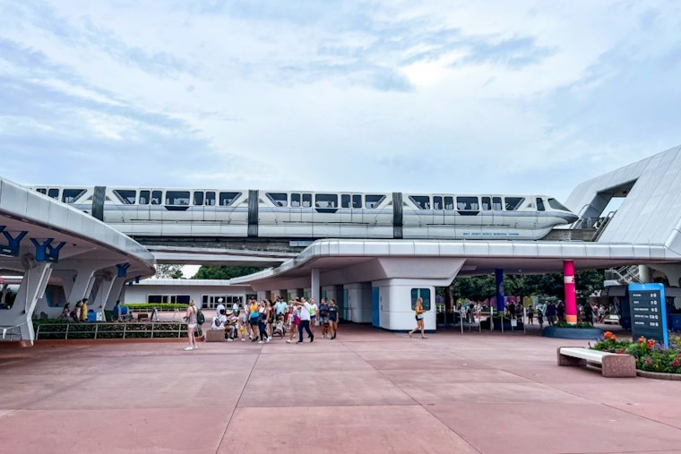 Stormy Weather Traps Disney Monorail Riders 90 Minutes Near EPCOT