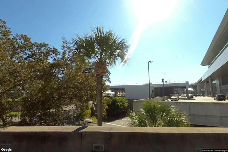 Tampa Airport Screeners Crack Open Bat-Shaped Flashlight, Find Hidden Knife