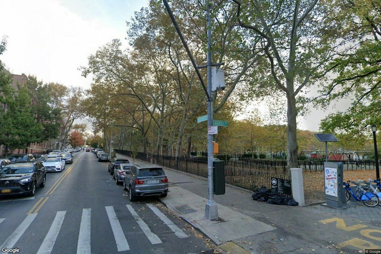 Teen Beaten, Robbed While Waiting to Meet Woman Near Lincoln Terrace Park