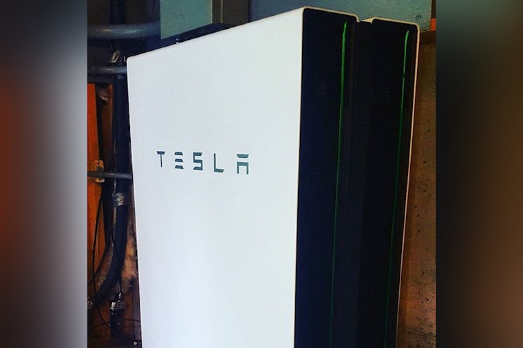 Tesla Powerwall Torches Garbage Truck Load on Citrus Heights Street