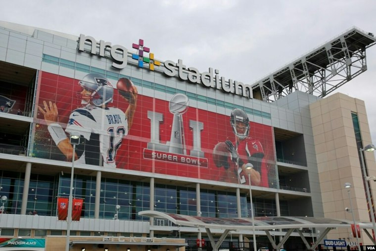 Texans Bring Back Red Socks, Retro End Zones to Honor 2002 Win Over Cowboys