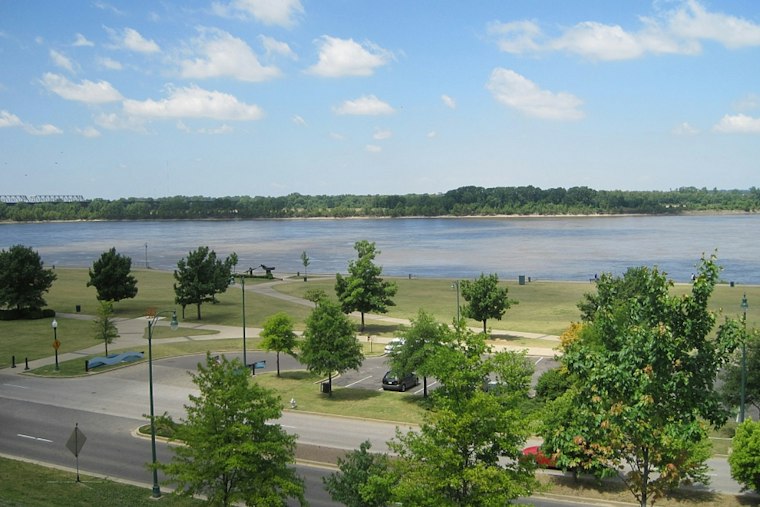 Thousands Fill Memphis's Tom Lee Park for St. Jude Walk, Chase $900K Goal