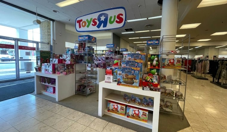 Toys R Us Reopens in Braintree as Chain Bets 120 New Stores Win Back Shoppers