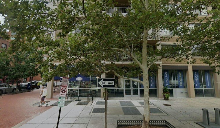 Tropical Smoothie Cafe Opens in Dupont, and the Old Sign Is Gone
