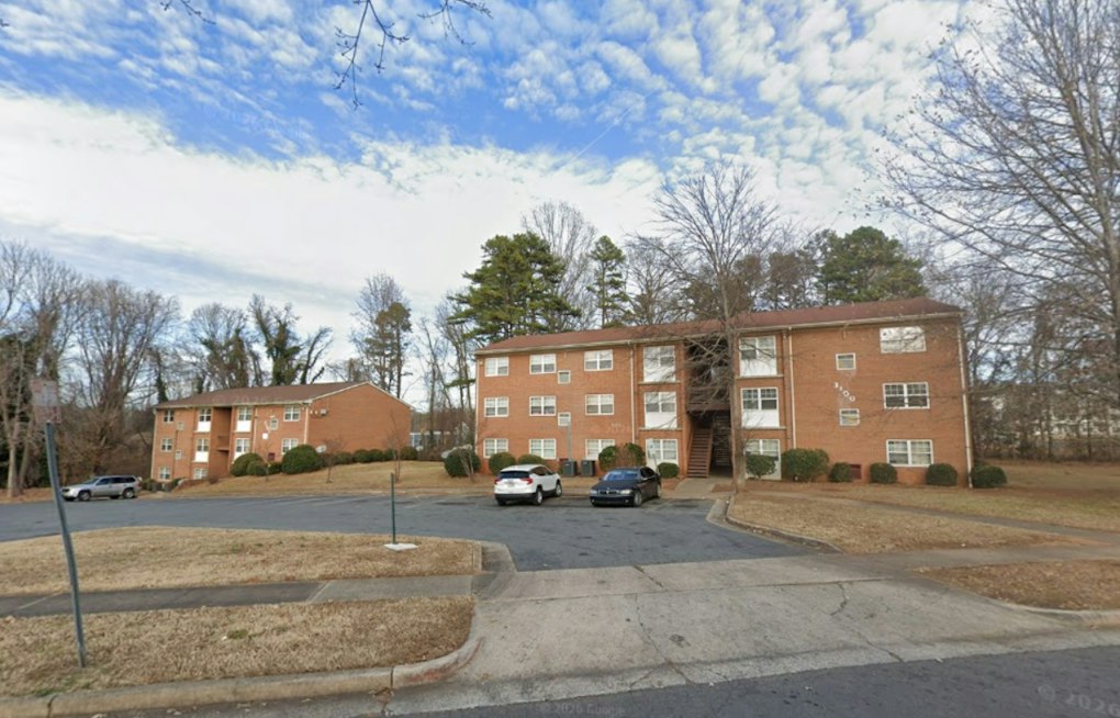 Two Shot at West Charlotte Housing Complex, One Man Later Dies