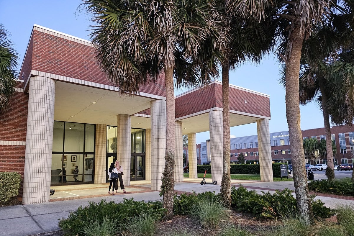 UCF Says 3,000 Financial-Aid Cases Remain Under Review as Petition Seeks Answers