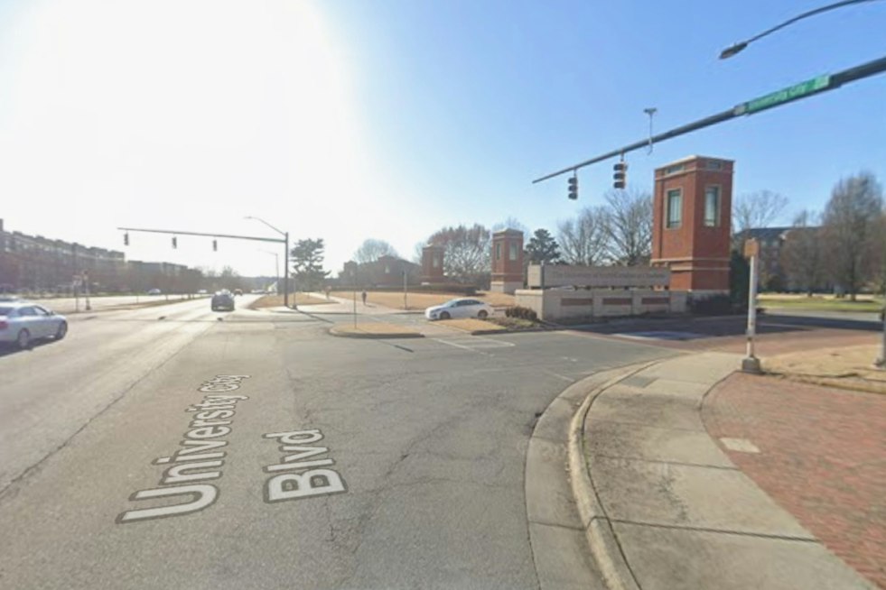 UNC Charlotte Armed Robbery Suspect Sought Near Campus