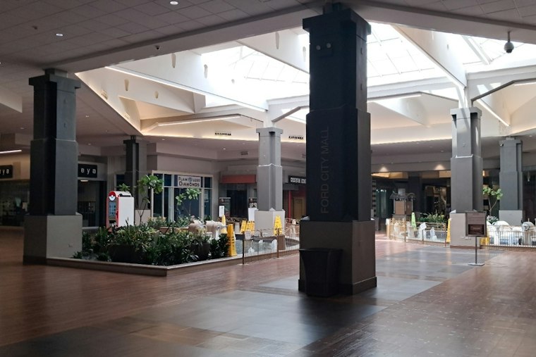 Urban Explorer Says Man Claiming to Be Ford City Mall Guard Struck Him With a Piece of Metal