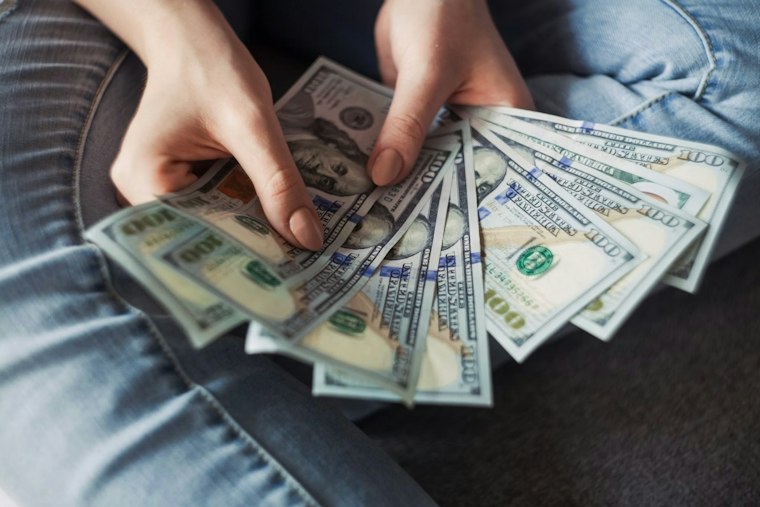 US Household Income Hits Record $87,460, but Poorest Families See No Significant Change