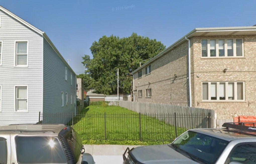 Vacant Pilsen Lot Since 2007 Set for Three-Unit Building on Desplaines Street