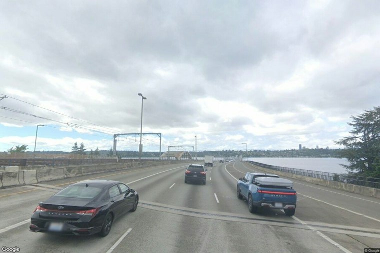 Viral Video Shows Car Racing Down I-90 Trail Over Lake Washington, WSP Investigating