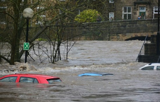 Washington Declares Emergency as Flash Floods Strand Family, Swamp Houston Street