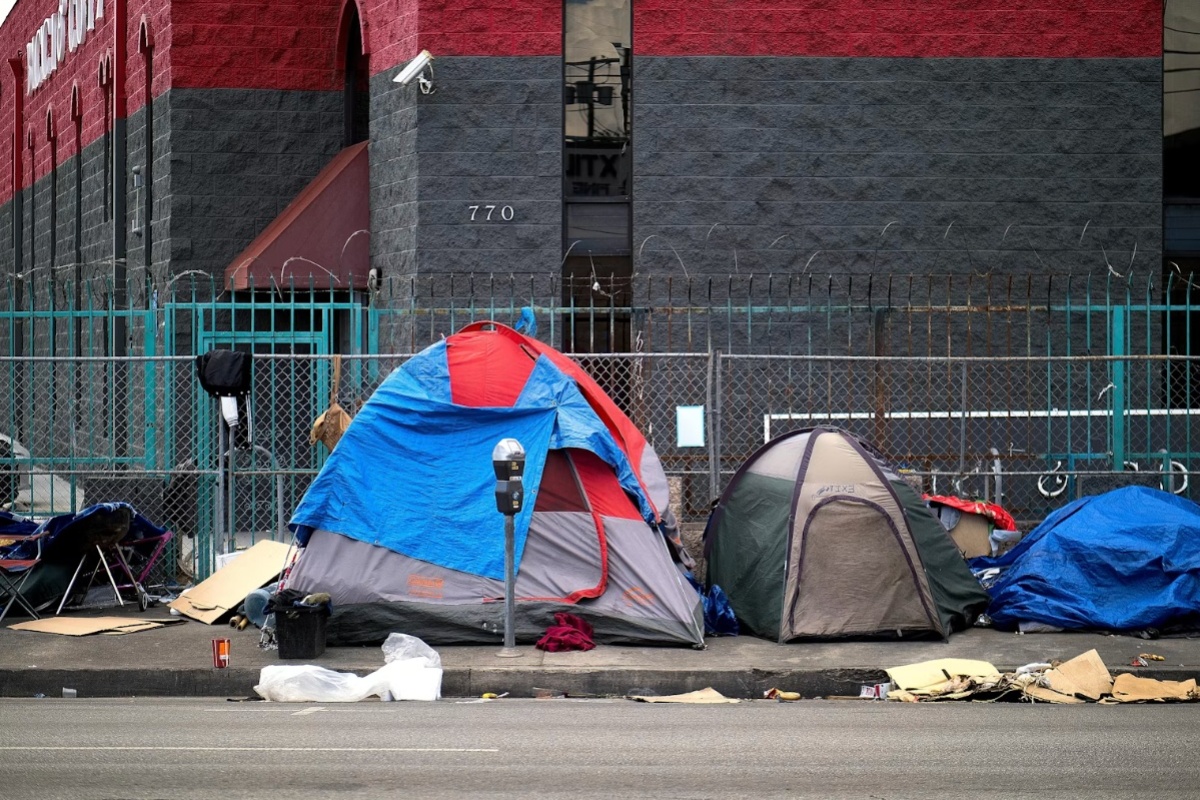 West Garfield Park Residents Say Drugs, Trash and Fear Rule 5th Avenue