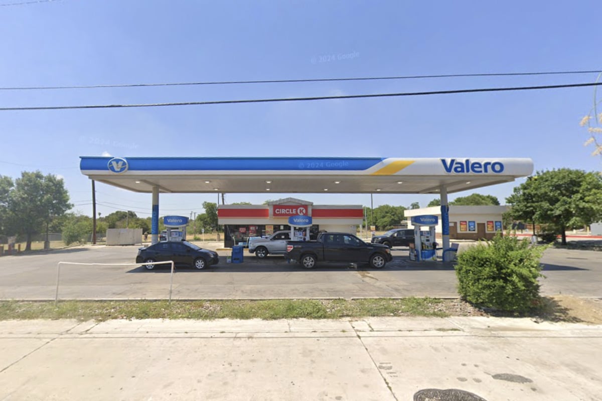 West Side Stabbing Sends Man to Hospital, SAPD Hunts Elmendorf Lake Suspects