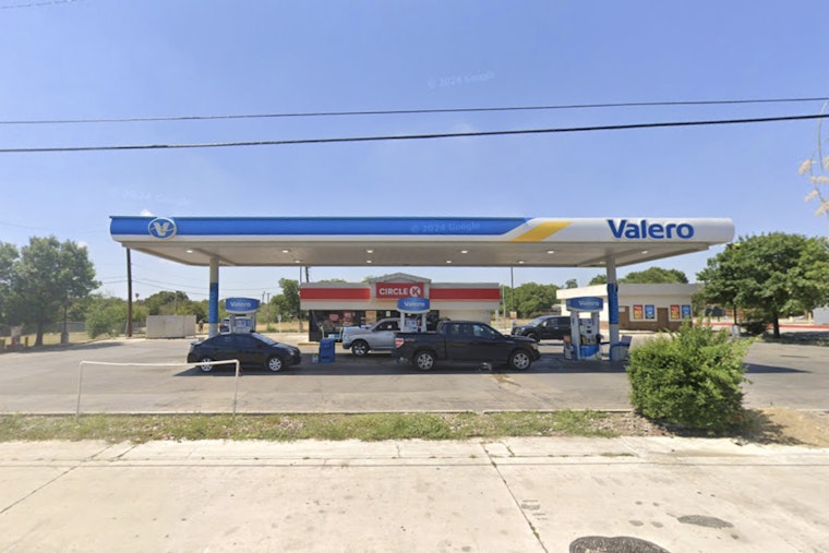 West Side Stabbing Sends Man to Hospital, SAPD Hunts Elmendorf Lake Suspects